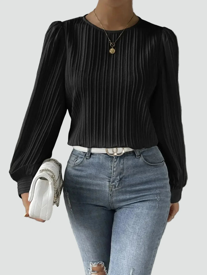 Elegant women's blouse with pleated fabric and puff sleeves