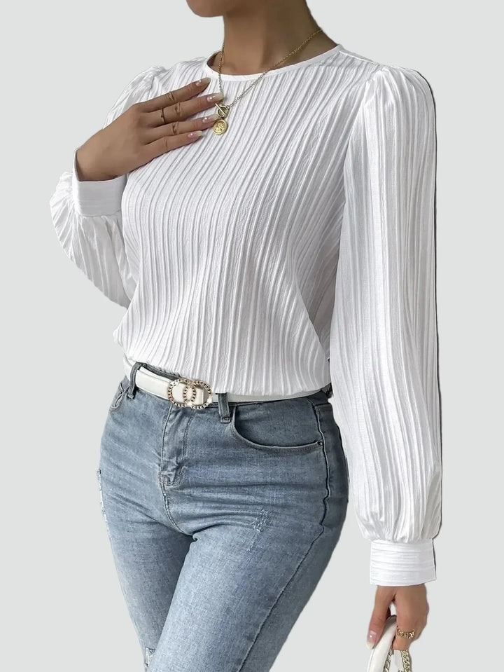 Elegant women's blouse with pleated fabric and puff sleeves