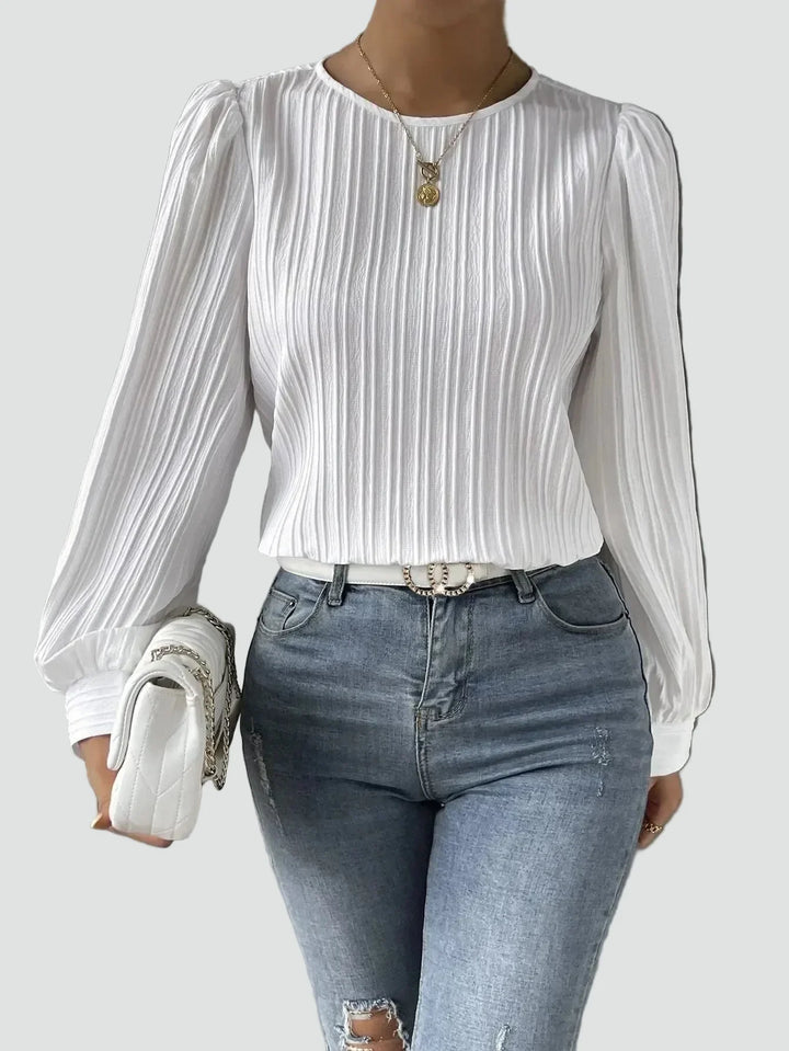 Elegant women's blouse with pleated fabric and puff sleeves