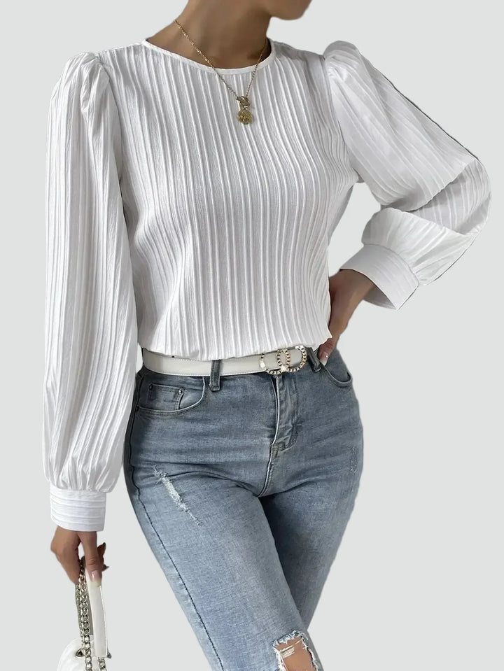 Elegant women's blouse with pleated fabric and puff sleeves