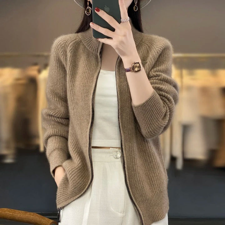 Sarah - Sophisticated Zippered Cardigan